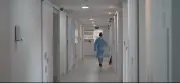 Mãe de bebê abandonada em lixeira de hospital em Sorocaba é identificada