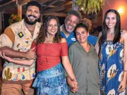 Mãe e namorada de Paulo Vieira visitam bastidores de Pablo and Luisão