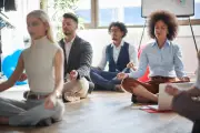 Meditação no trabalho: o que a ciência já comprova sobre benefícios