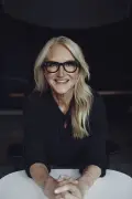 Mel Robbins defende cair para renascer: 'Toque o fundo e volte'