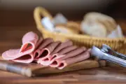 Melhor mortadela do mercado: teste às cegas elege marca italiana