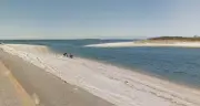 Menina de 6 anos morre arrastada por correnteza em praia nos EUA