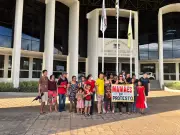 Mães protestam após esvaziamento de centro de acolhimento a autistas em Roraima