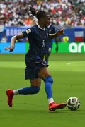 Michael Olise iguala Pelé e quebra recorde de assistências na Copa