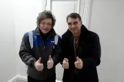 Milei anuncia presença no lançamento da candidatura de Flávio e visita a Bolsonaro