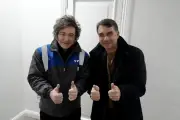 Milei anuncia viagem ao Brasil para apoiar Flávio Bolsonaro
