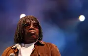 Milton Nascimento é internado com pneumonia; filho posta vídeo