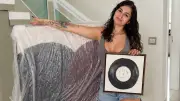 Miss Bumbum Brasil compra quadro gigante sem conferir medidas