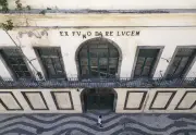 Mistério de inscrição em persa antigo no Theatro Municipal é desvendado após um século