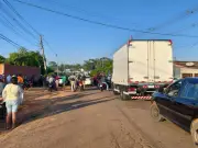 Moradores bloqueiam AC-10 em protesto por UBS inacabada há 2 anos