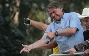 Moraes manda Bolsonaro entregar arsenal de dez armas em 48h