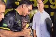 Moraes proíbe visitas de Flávio a Bolsonaro e impacta campanha presidencial