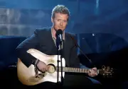 Morre Glen Hansard, vencedor do Oscar por 'Once', aos 56 anos