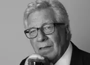 Morre Peppino di Capri, ícone da música italiana, aos 86 anos