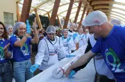 Mortadela gigante de 92 metros celebra aniversário de Concórdia