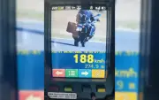 Moto a 188 km/h é flagrada na Castello Branco em Santa Cruz do Rio Pardo