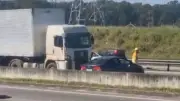 Motorista de carreta que arrastou carro de idosa na Dutra é identificado