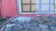 Motorista embriagado bate carro em vitrine de loja em Presidente Prudente