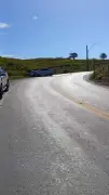 Motorista fica ferido ao bater carro em poste em Volta Redonda