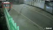 Mulher é agredida ao resistir a assalto no Pechincha; câmera flagra ação