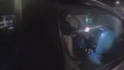 Mulher bêbada dirige em zigue-zague, bebe cerveja e desacata agentes no DF