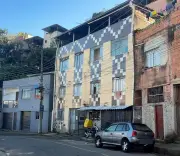Mulher estrangulada pelo companheiro em Juiz de Fora é sepultada