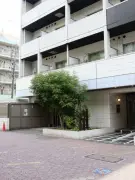 Mulher morre ao ser atingida por homem que caiu do 12º andar no Japão