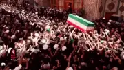 Multidão carrega caixão de Khamenei em funeral caótico no Iraque