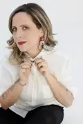 Na Flip, Tati Bernardi comanda talk show literário com convidados