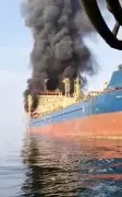 Navio-tanque atingido no Estreito de Ormuz; tripulação abandona embarcação