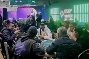 Neymar comemora mão de pôquer com dancinha no BSOP Winter em SP