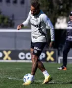 Neymar treina sem restrições no CT do Santos; jogador é dúvida para Sul-Americana
