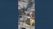Ônibus é atingido por tiro durante tiroteio no Complexo do Alemão