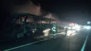 Ônibus interestadual pega fogo na BR-251 em MG; 41 passageiros ilesos
