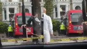 Ônibus invade casa em Notting Hill, Londres; vídeo mostra impacto
