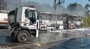Ônibus pega fogo em Várzea Paulista; motorista escapa ileso