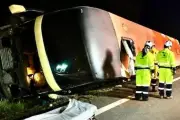 Ônibus tomba na BR-163 em MT e deixa 9 feridos; 1 presa às ferragens