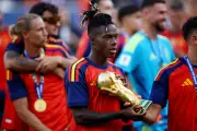Nico Williams dedica título mundial a Neymar após assistência decisiva
