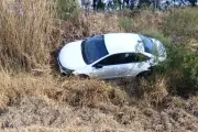 Noivo sofre acidente antes do casamento e cerimônia é iluminada por faróis