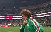 Ochoa se emociona em sua última Copa após eliminação do México para a Inglaterra