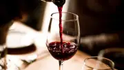 Onda de calor na França ameaça safra de vinho e antecipa colheita recorde