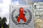 ONU alerta: mundo corre risco de ressurgimento do HIV com queda de 18% no financiamento