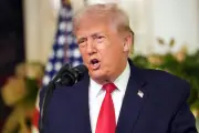 Operador da Casa Branca investigado por lucrar com discursos de Trump em apostas