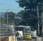 Operação policial na Gardênia Azul interdita ônibus e altera 10 linhas