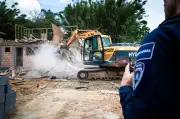 Operação Solo Legal em Florianópolis: 171 construções irregulares demolidas