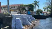 Orla de Terra Santa recebe contenção provisória após desmoronamento