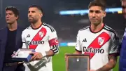 Otamendi e Montiel homenageados pelo Gimnasia antes de jogo contra o River Plate
