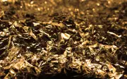 Ouro cai 2,45% com alta do petróleo, dólar e Treasuries