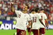 Oyarzabal marca e dedica gol ao filho na semifinal da Copa