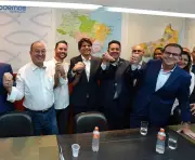 Paes recebe apoio do Podemos e critica gestão passada no RJ
